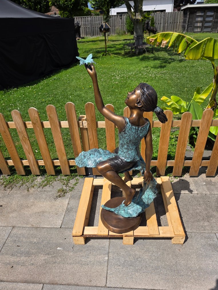 Statua, Bronze - Girl with Butterfly - 114.5 cm - Bronzo #4.3