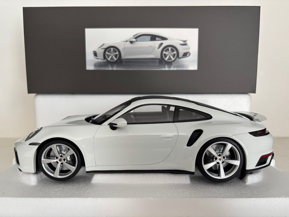 MiniChamps 1:18 - Model coupé - Porsche 911 (992) Turbo S #1.0