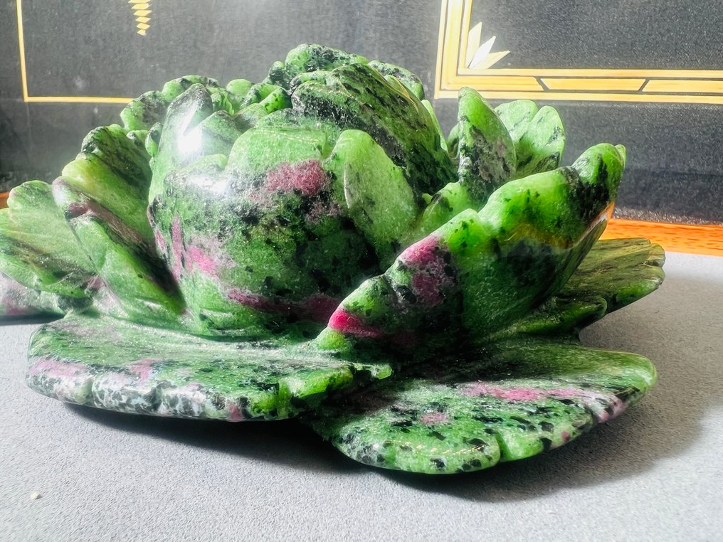 Kwiat z Zoisytu Ruby Kamień czakry serca - Wysokość: 200 mm - Szerokość: 115 mm- 1166 g - (1) #4.3