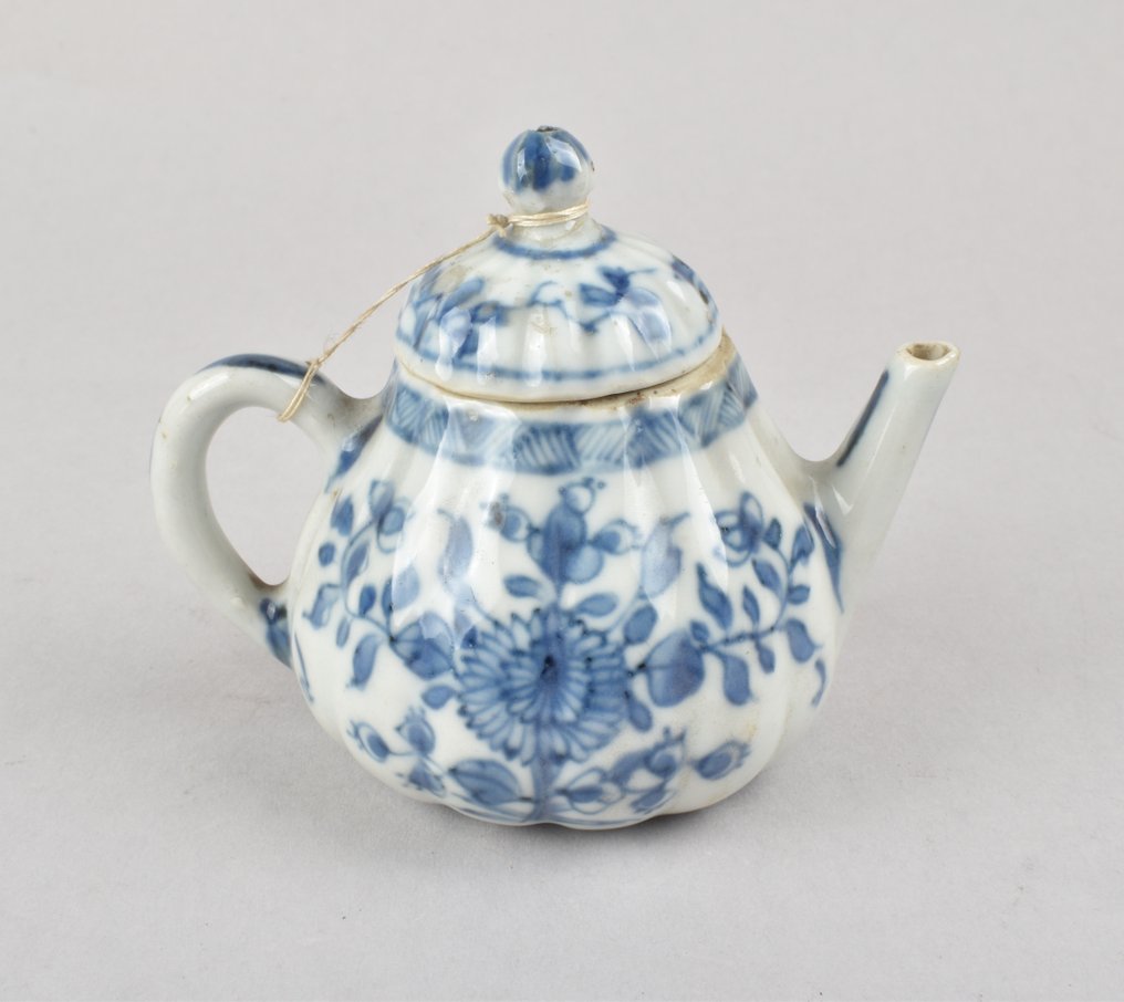 Teapot - A CHINESE BLUE AND WHITE "PUMPKIN" TEAPOT - Porcelain #1.0