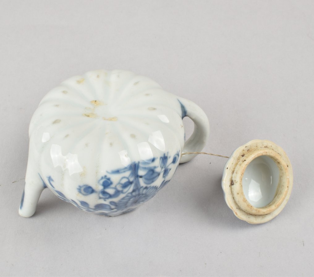 Teapot - A CHINESE BLUE AND WHITE "PUMPKIN" TEAPOT - Porcelain #4.3