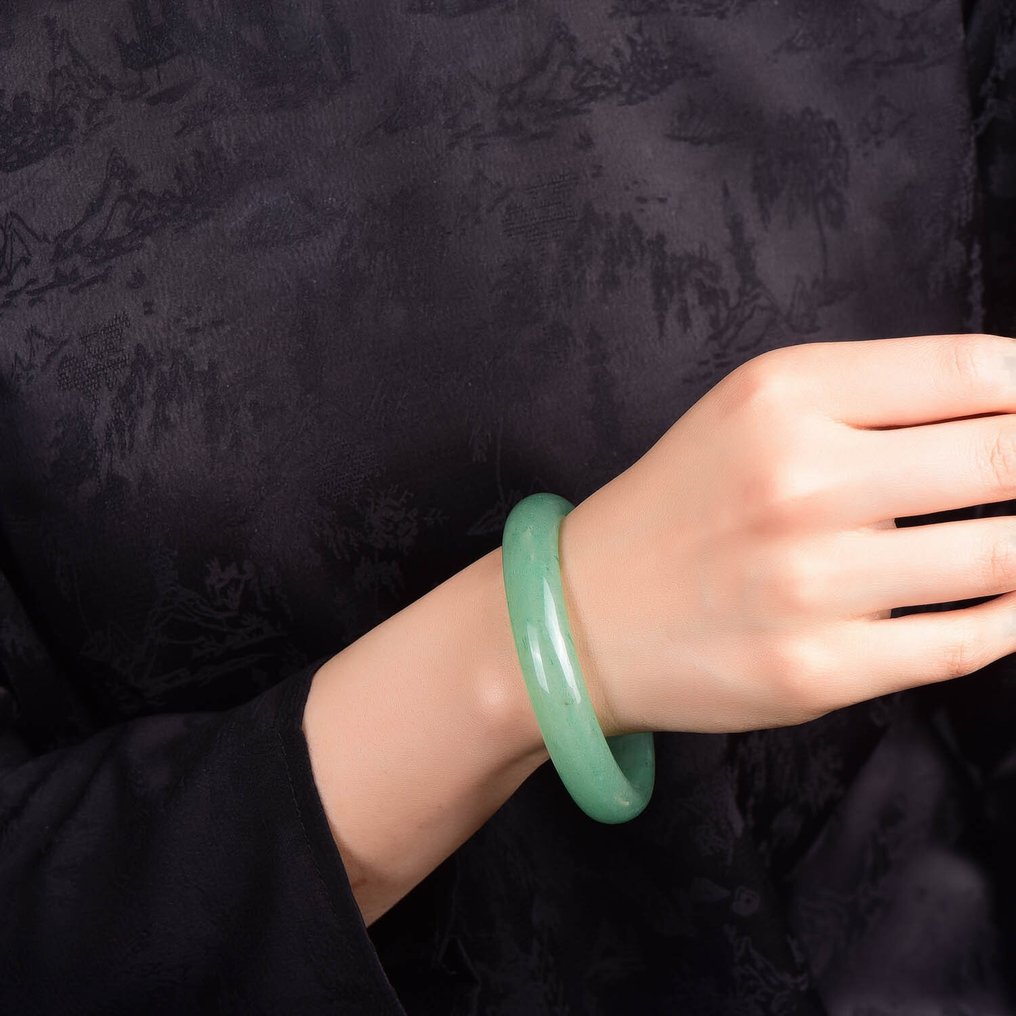 No Reserve - ALGT Certified - Highly Exclusive Natural Quartzite Jade Bangle - Notable clarity with a distinctive hue- 50.93 g #1.0