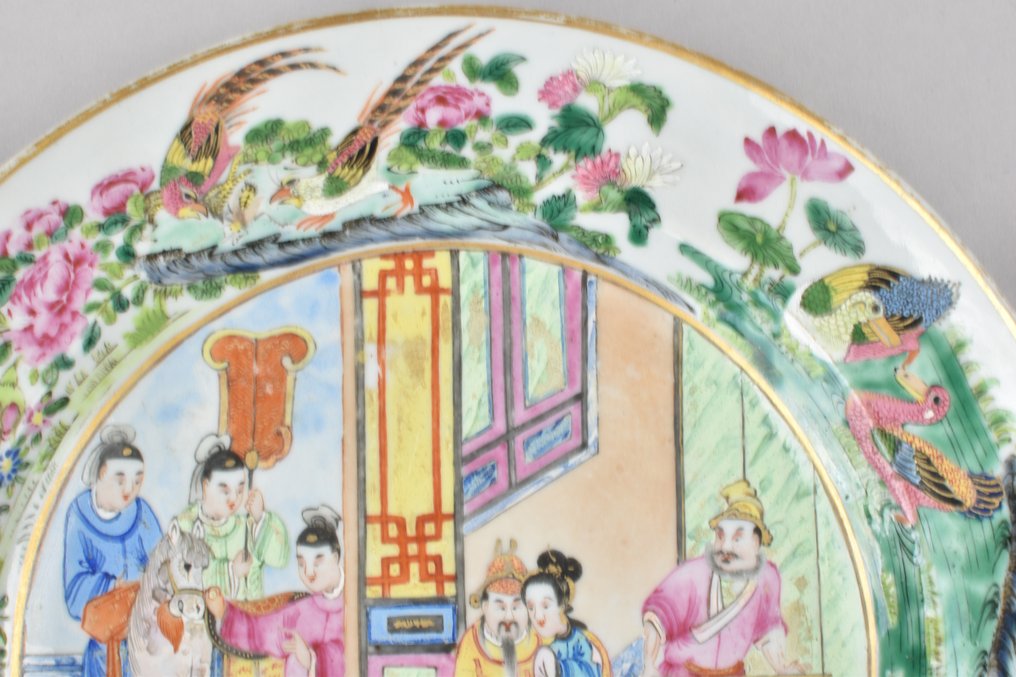 Πιάτο - A CHINESE CANTON DISH DECORATED WITH FIGURES - Πορσελάνη #3.2