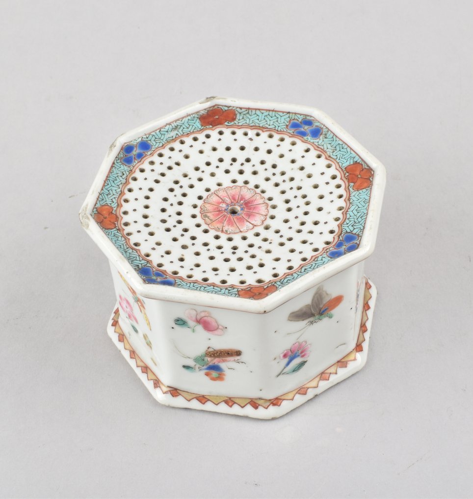 Κατσαρόλα - ΕΝΑ ΑΝΤΙΚΕΙΜΕΝΟ ΓΙΑ ΚΙΝΕΖΟ ΥΠΟΨΗΦΙΟ ΜΕ ΟΙΚΟΓΕΝΕΙΑΚΟ ΡΟΖ (ΚΟΥΤΑΛΑΚΙ) - Πορσελάνη #1.0