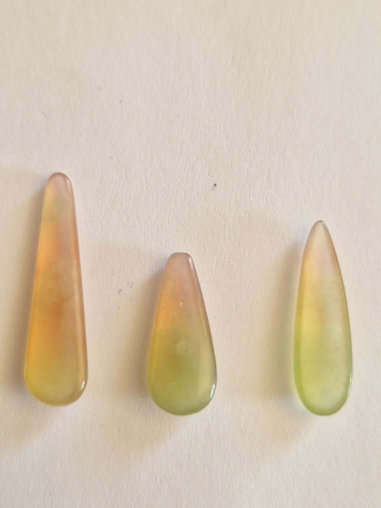 Garnet Cabochon- 13.9 t - (3) #1.0