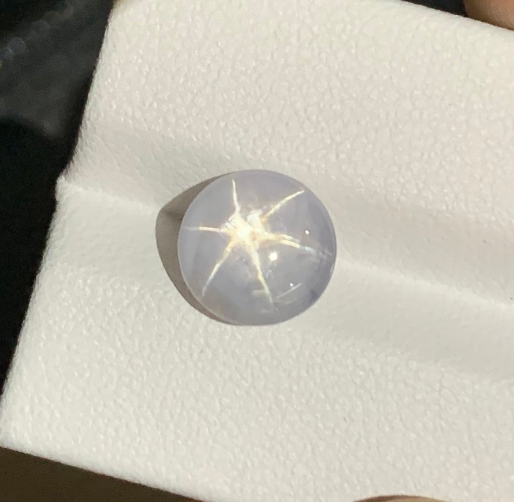 1 pcs  Μπλε, Λευκό Ζαφείρι, Αστροζάφειρο  - 4.86 ct - Διεθνής Ένωση Έγχρωμων Πολύτιμων Λίθων (ICA GemLab) - ΚΟΡΥΦΑΙΑ 6 ΑΣΤΕΡΙΑ ΜΕ ΑΚΤΙΝΕΣ #2.1