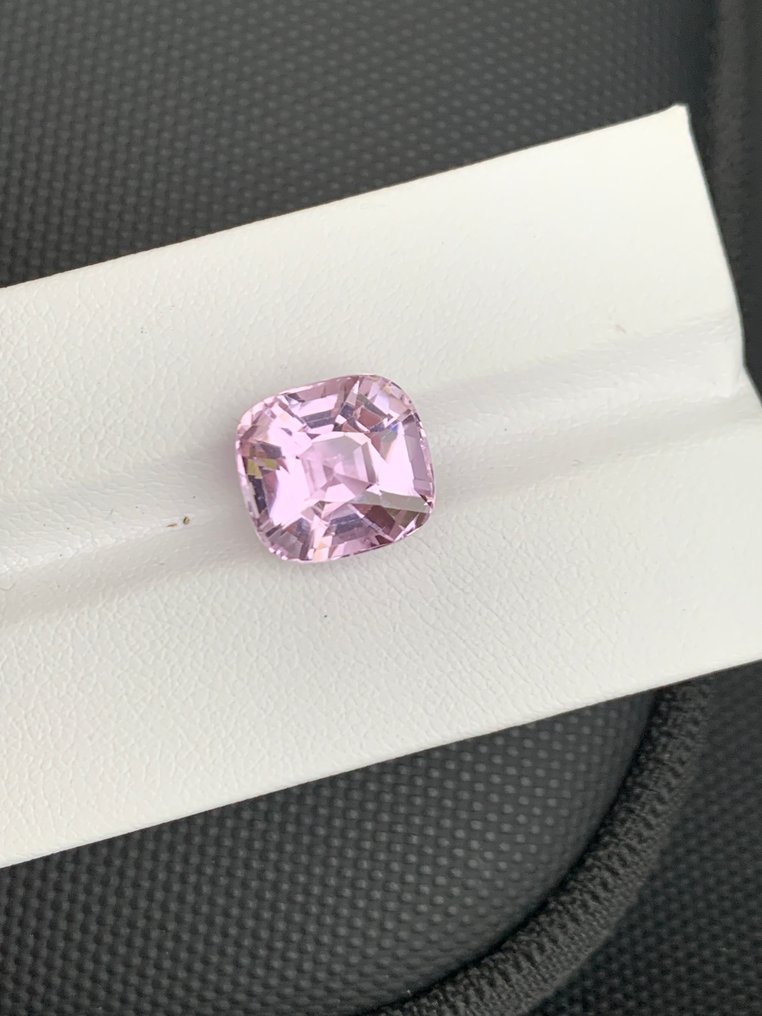 Nincs minimálár - 1 pcs Kunzit - 9.30 ct - Nemzetközi Gemmológiai Intézet (IGI) - Kunzite #2.1