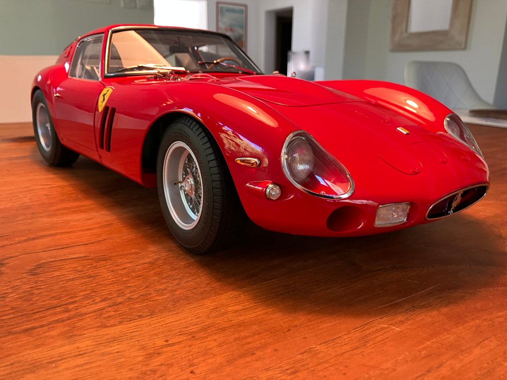 agora 1:8 - Modelsportsvogn - Ferrari - 250 GTO #2.1