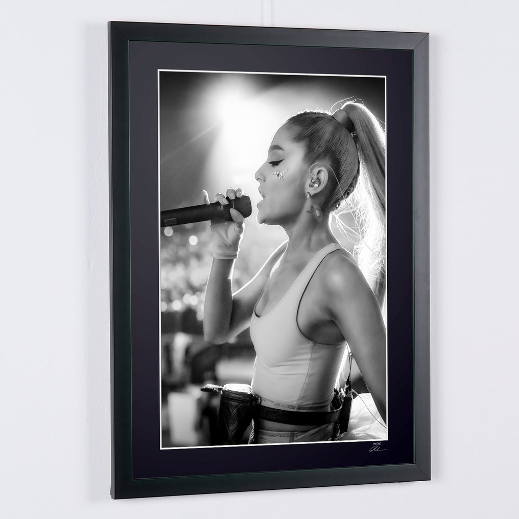 Ariana Grande – Live Performed - Fine Art Photography - Luxury Wooden Frame 70X50 cm - Limited Edition 01 of 20 - Serial MU277 - Original Certificate (COA), Hologram - 100% New. Shipping Reduction from 3 items #4.3