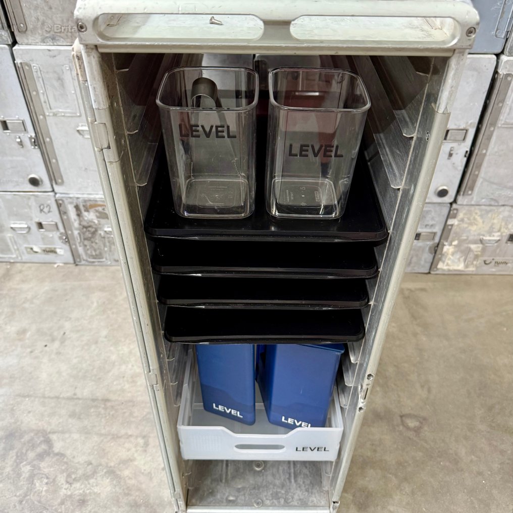 Level Airlines - Τρόλεϊ αεροπορικών εταιρειών  - Σετ εσωτερικής εστίασης για αεροπορική πτήση. - 2000-2010 #1.0