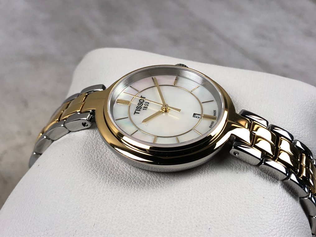 Tissot - Flamingo Mother of Pearl - Ingen mindstepris - T094.210.22.111.01 - Kvinder - 2020+ #4.3