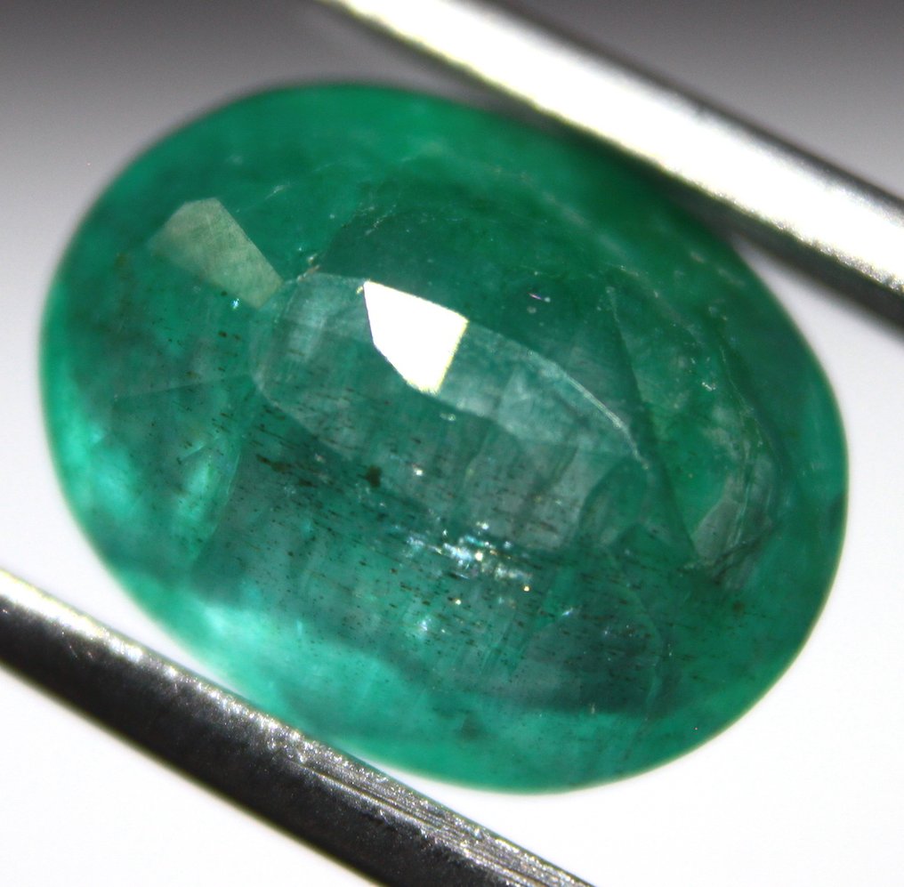 Cts. 3.90 Emerald Bucată - Înălțime: 12.5 mm - Lățime: 9.5 mm- 0.78 g #2.1