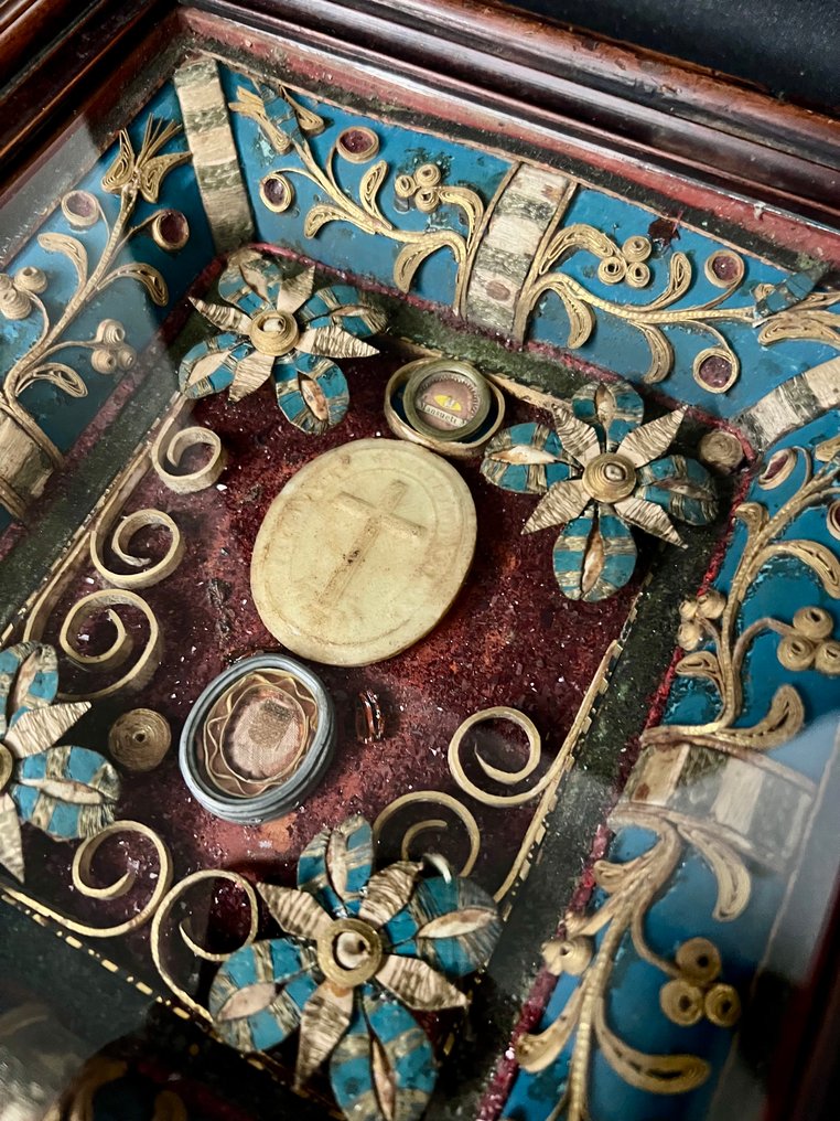 Λειψανοθήκη - Ξύλο, Γυαλί, Χαρτί, Κερί - 1750-1800 - Λειψανοθήκη του Αγίου Μανσουέ #2.1