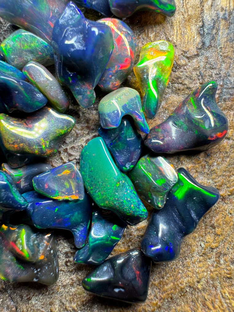 Természetes, polírozott fekete opál tömbök Etiópiából. 50 karát. Nincs minimális ár. Brutálisak, nem formázottak, csiszoltak- 10 g #4.3