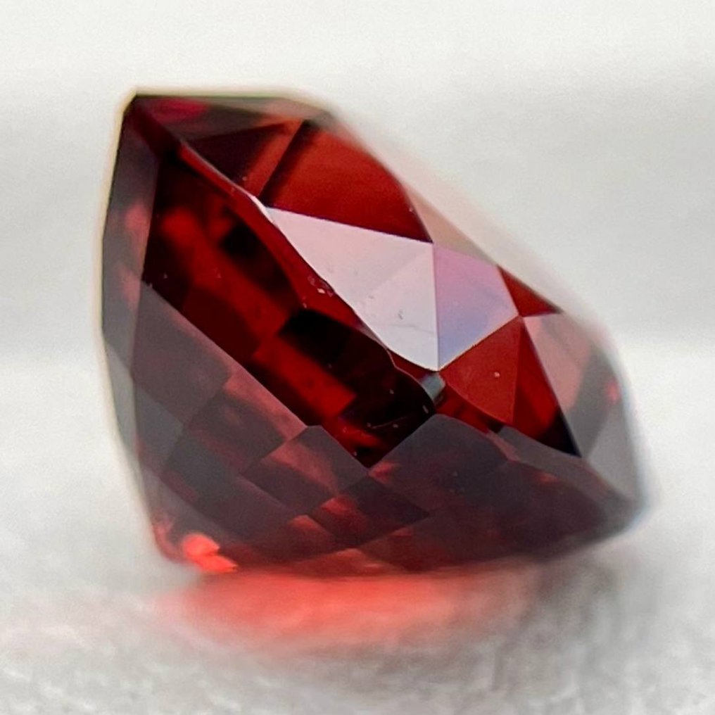 1 pcs  Rot Spinell  - 2.11 ct - Asian Institute of Gemological Sciences (AIGS) #4.3