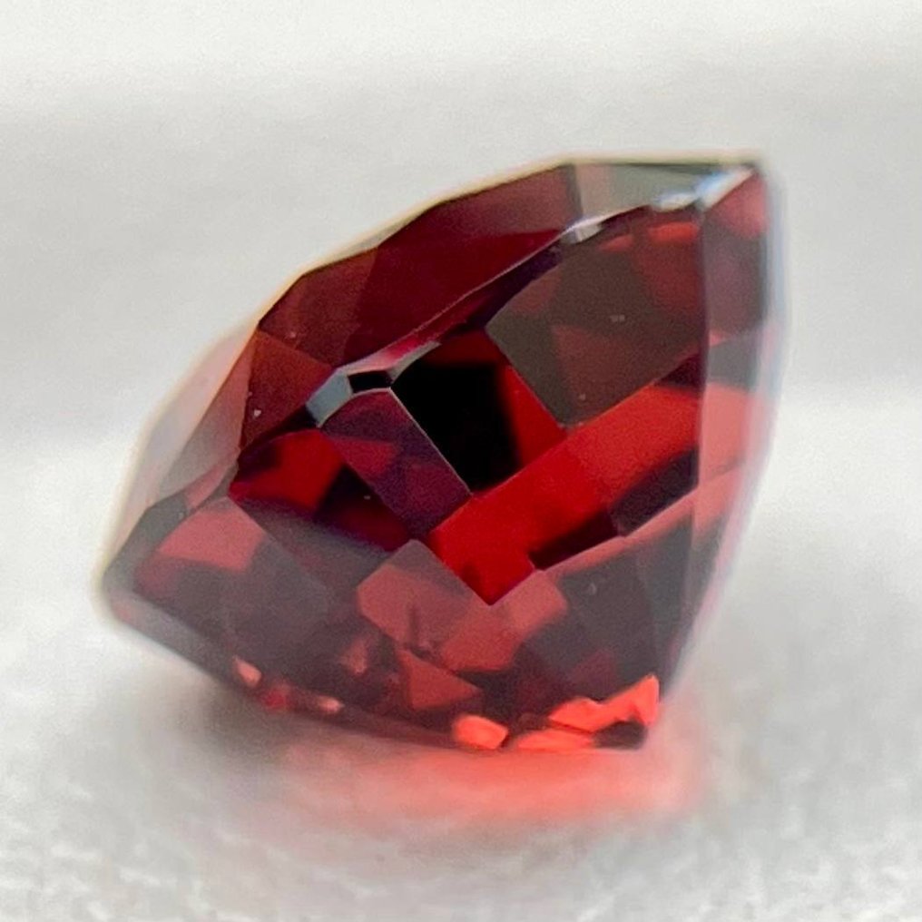 1 pcs  Rot Spinell  - 2.11 ct - Asian Institute of Gemological Sciences (AIGS) #3.2