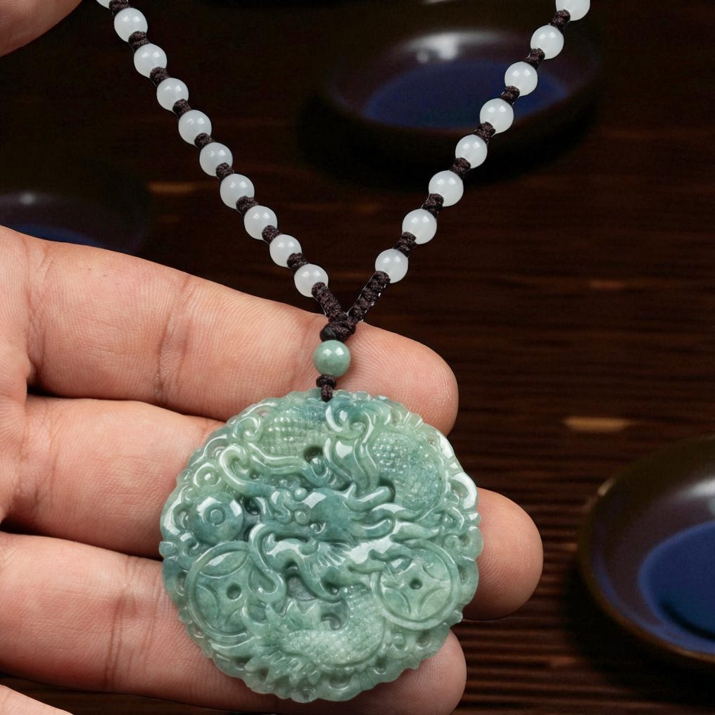 Μενταγιόν Δράκος σε Νεφρίτη Διάφανο – Χειροποίητο Σκαλιστό - Ύψος: 50 mm - Πλάτος: 50 mm- 38 g #1.0