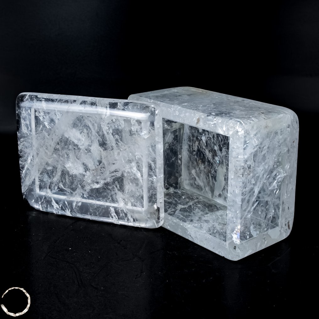 Natural luminous quartz jewelry box of the highest quality. Unique pattern- 813.49 g #1.0