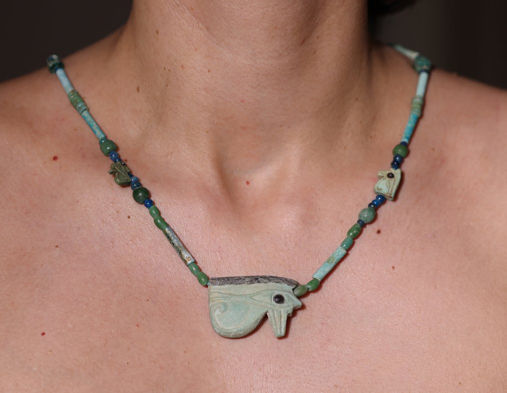 Αρχαία Αίγυπτος Κολιέ με φυλαχτά Udjat (Μάτι του Ώρου) με ισπανικό διαβατήριο για την Ευρωπαϊκή Ένωση. - 29 cm #3.2