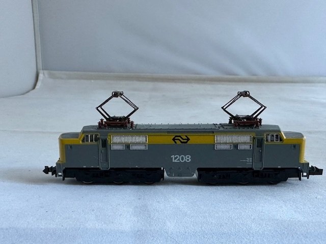 Minitrix N - 12826 - Model train (1) - Series 1200 yellow - gray from Nederlandse Spoorwegen - (9561) - NS #3.2