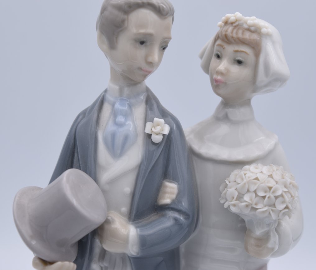 Lladró - Julio Fernández - Sculpture, Novios - 19.5 cm - Porcelain #2.1