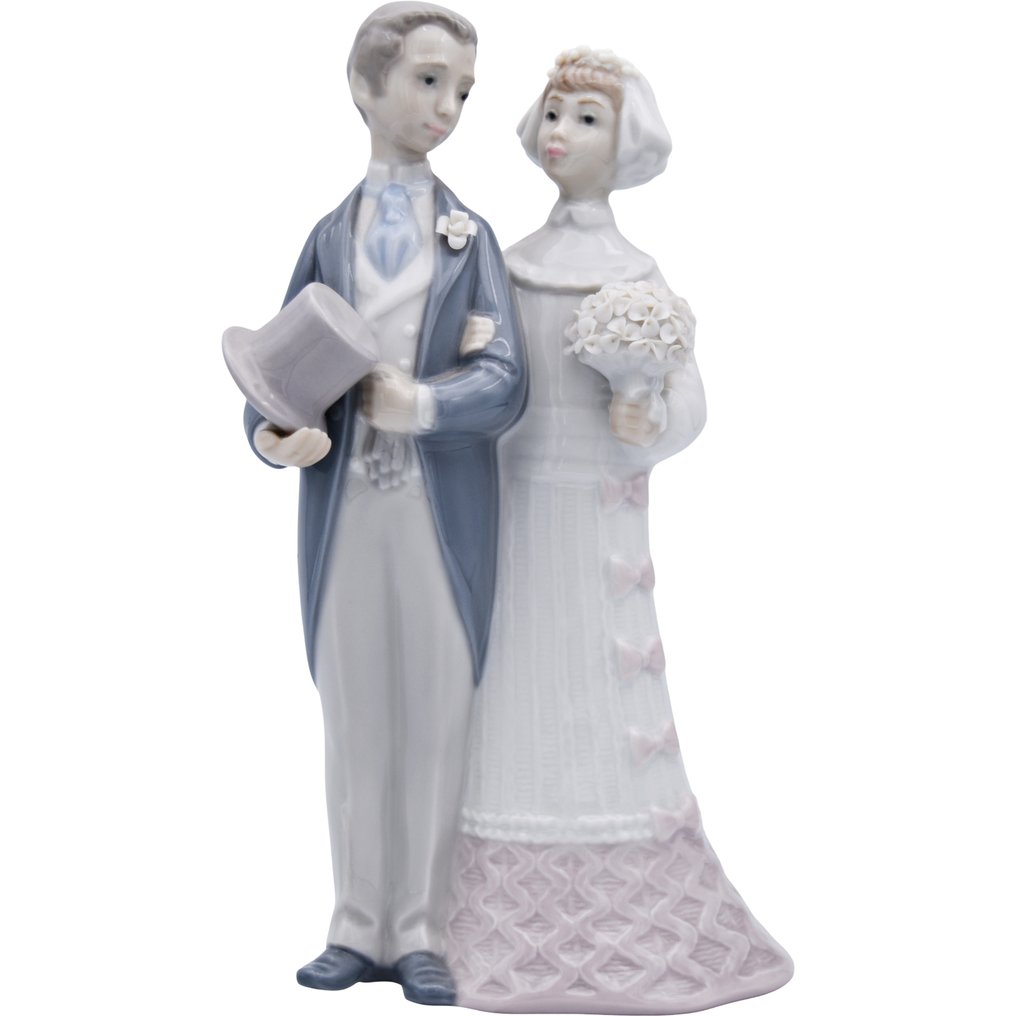 Lladró - Julio Fernández - Sculpture, Novios - 19.5 cm - Porcelain #1.0