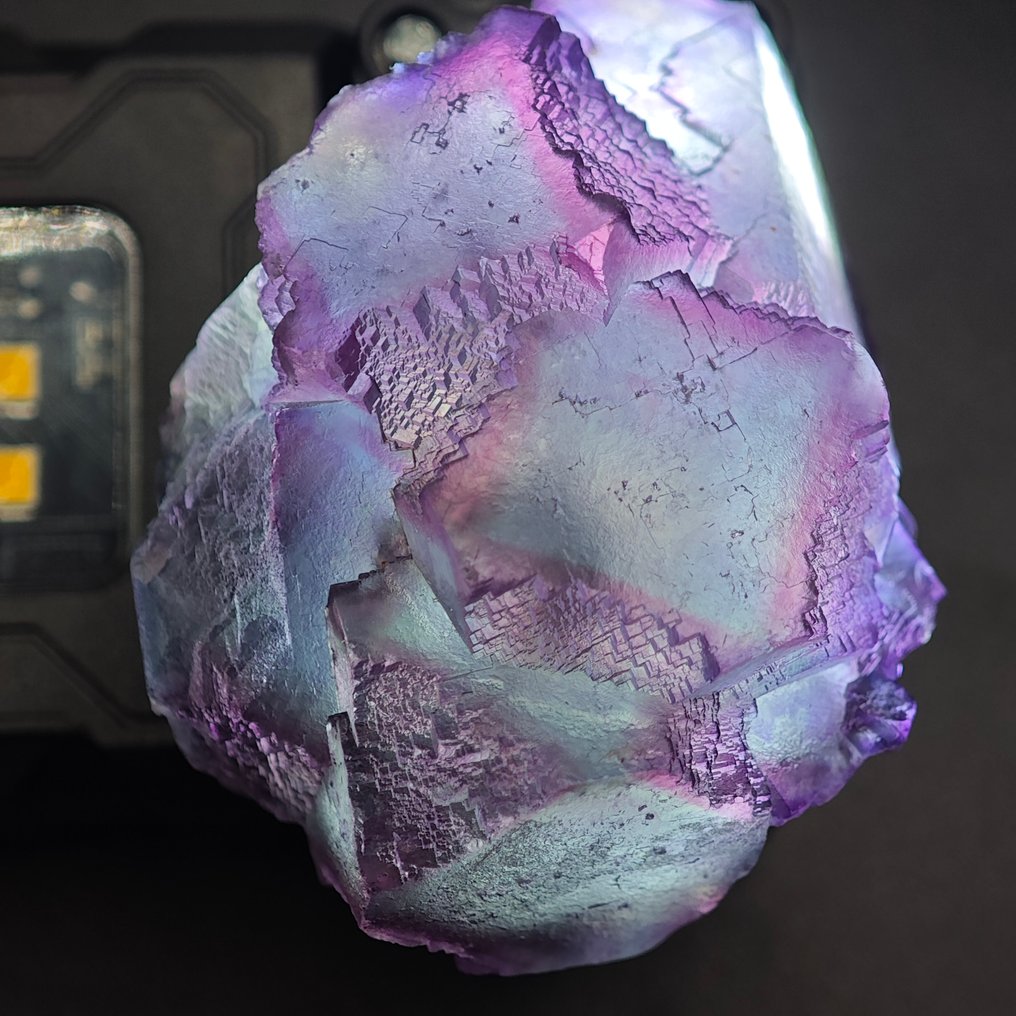 Rzadziej zmieniająca koloryĘ oko węża fluoryt - Wysokość: 2.9 cm - Szerokość: 5.3 cm- 73.76 g #1.0