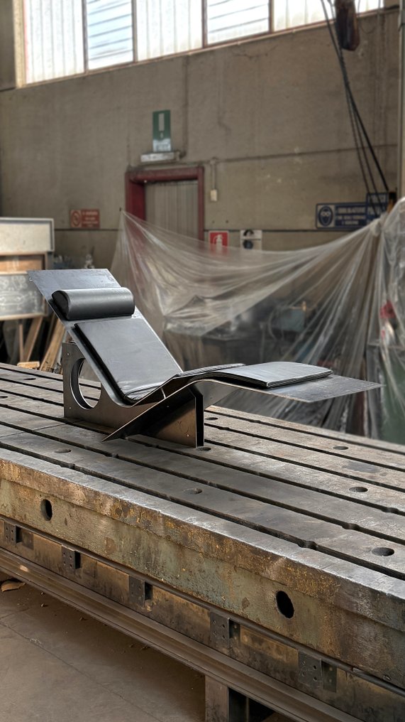 D'ARK atelier - Chaise longue - Iron, Leather - LINEAE #1.0