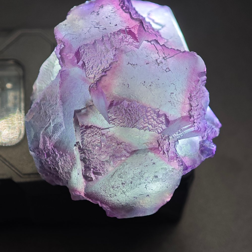 Rzadziej zmieniająca koloryĘ oko węża fluoryt - Wysokość: 2.9 cm - Szerokość: 5.3 cm- 73.76 g #4.3