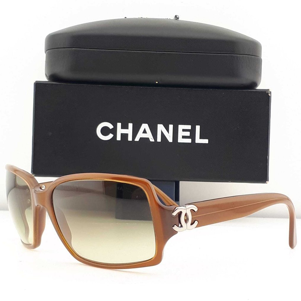 Chanel - Square Brown with Silver Tone Chanel Logo Temples - Ochelari de soare #1.0