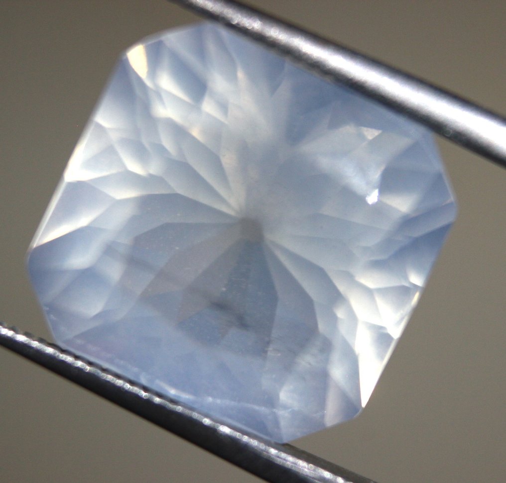 Excellent White Moonstone Carats 7.80 Faceted - Height: 12 mm - Width: 12 mm- 1.56 g #3.2