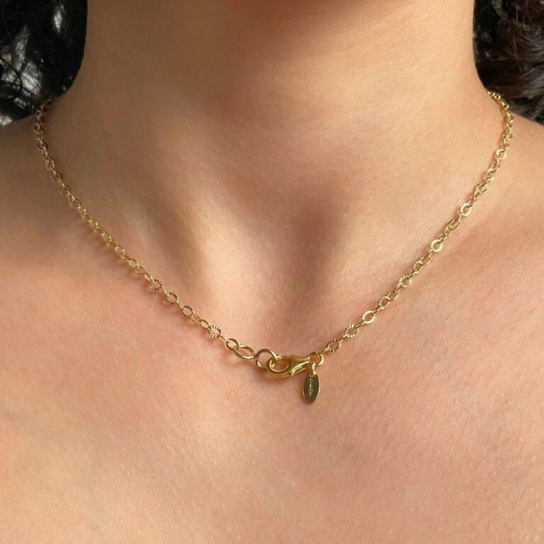 Charm bracelet with multiform and multicolored aquamarine beads, hammered oval chain. Flat rings, lobster clasp in 925‰ gold-plated silver, ø 6/7.5 mm, 46 cm- 24 g - (1) #3.2