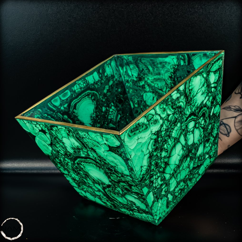 Vas de malachit în eleganță majestuoasă – Frumusețe naturală în cea mai pură formă- 2019.44 g #1.0