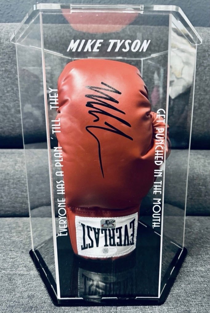 Mike Tyson - signert boksehanske  #3.2