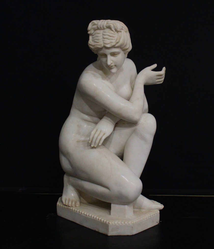 Γλυπτό, venere inginocchiata in marmo - 92 cm - Μάρμαρο #1.0