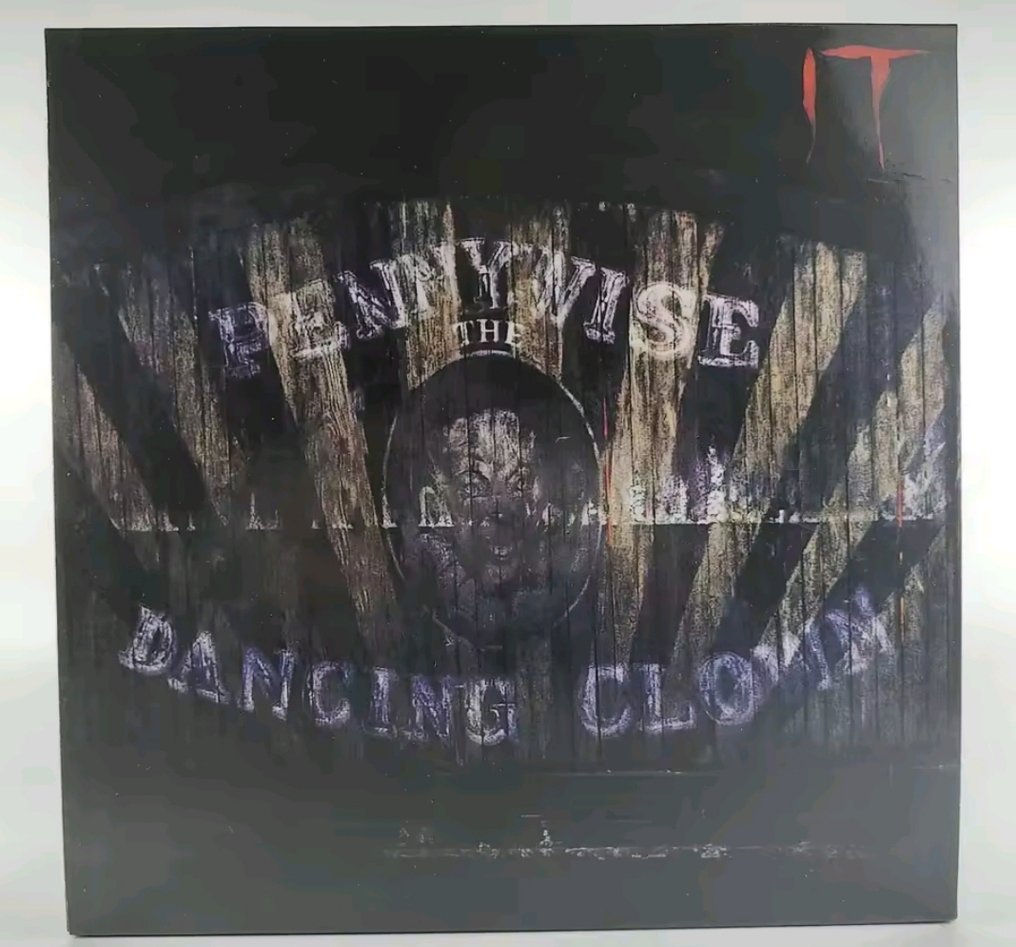 IT NECA horror -  - Movie prop This is a Pennywise the Dancing Clown action figure set featuring the main figure with multiple #1.0