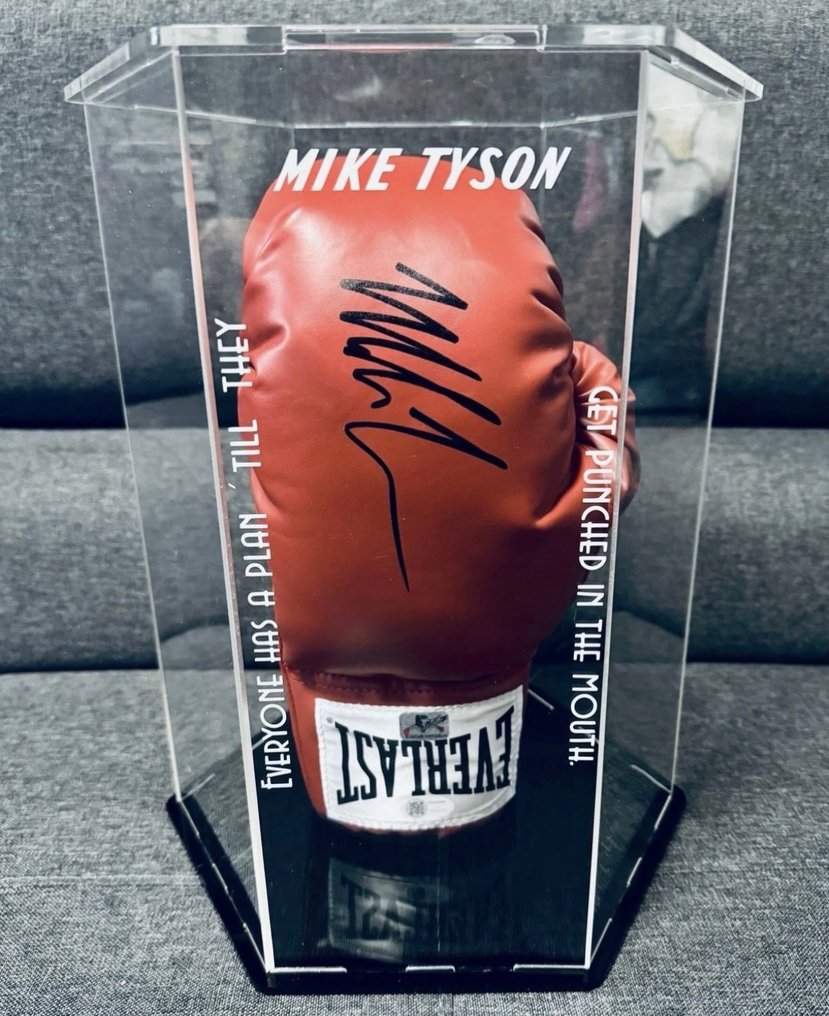 Mike Tyson - signert boksehanske  #1.0