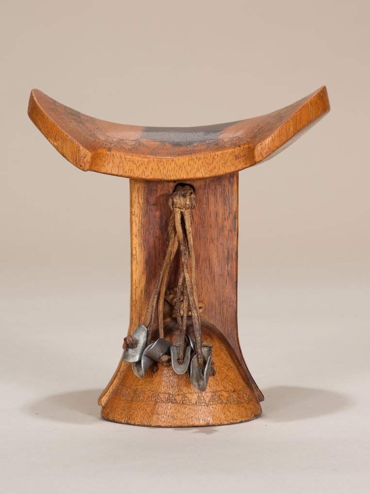 头枕 — Kaara / Hamer / Banna，埃塞俄比亚 — 木材与皮革 — 高16厘米 — 奥莫河谷 - 衣索匹亞 #1.0