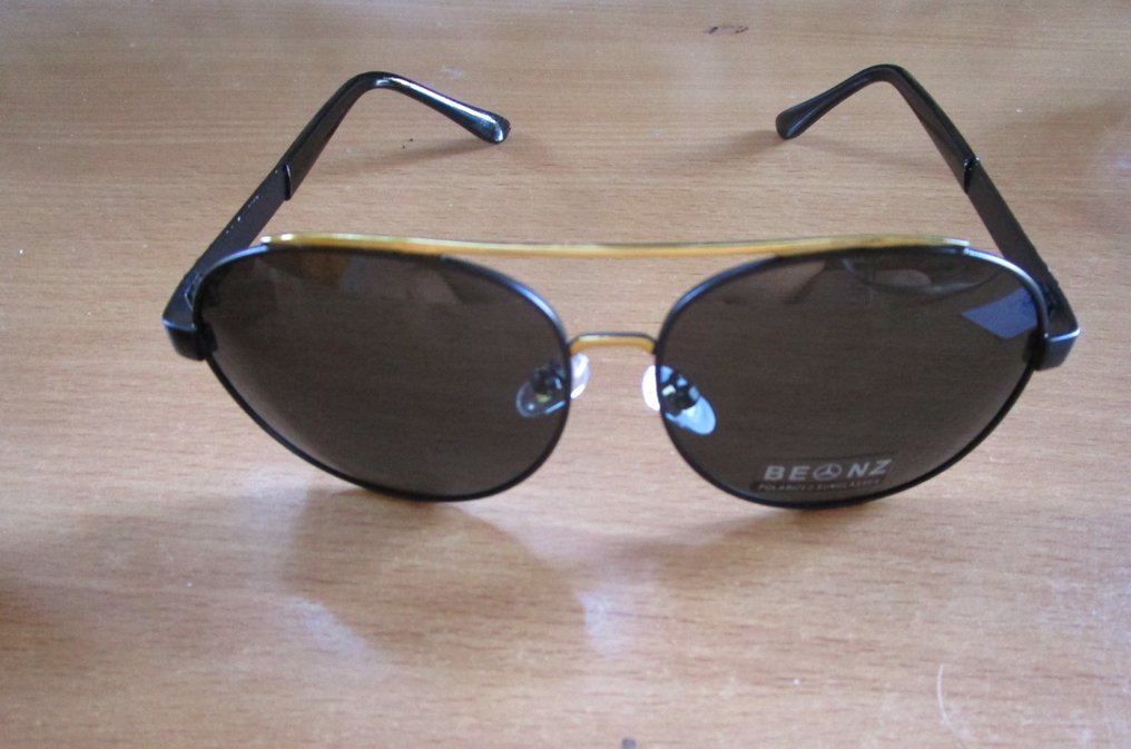 军衔徽章 stylized  Mercedes sunglasses / BLACK version -polarized - 列支敦士登 - 21世纪 #1.0