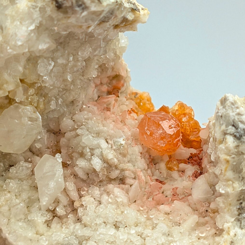 萨丁岛的红色和白色晶簇水晶簇 晶球 - 高度: 88 mm - 宽度: 53 mm- 197 g #1.0