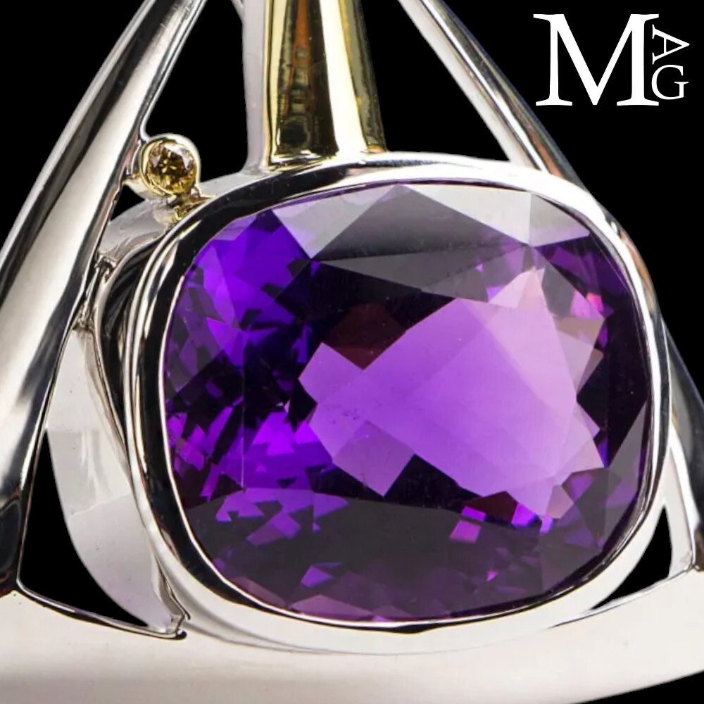 Μενταγιόν από ασήμι 925 με χρυσό στοιχείο - Βολιβιακό αμέθυστο και διαμάντι σαμπάνιας. - Ύψος: 42 mm - Πλάτος: 42 mm- 26 g #3.2