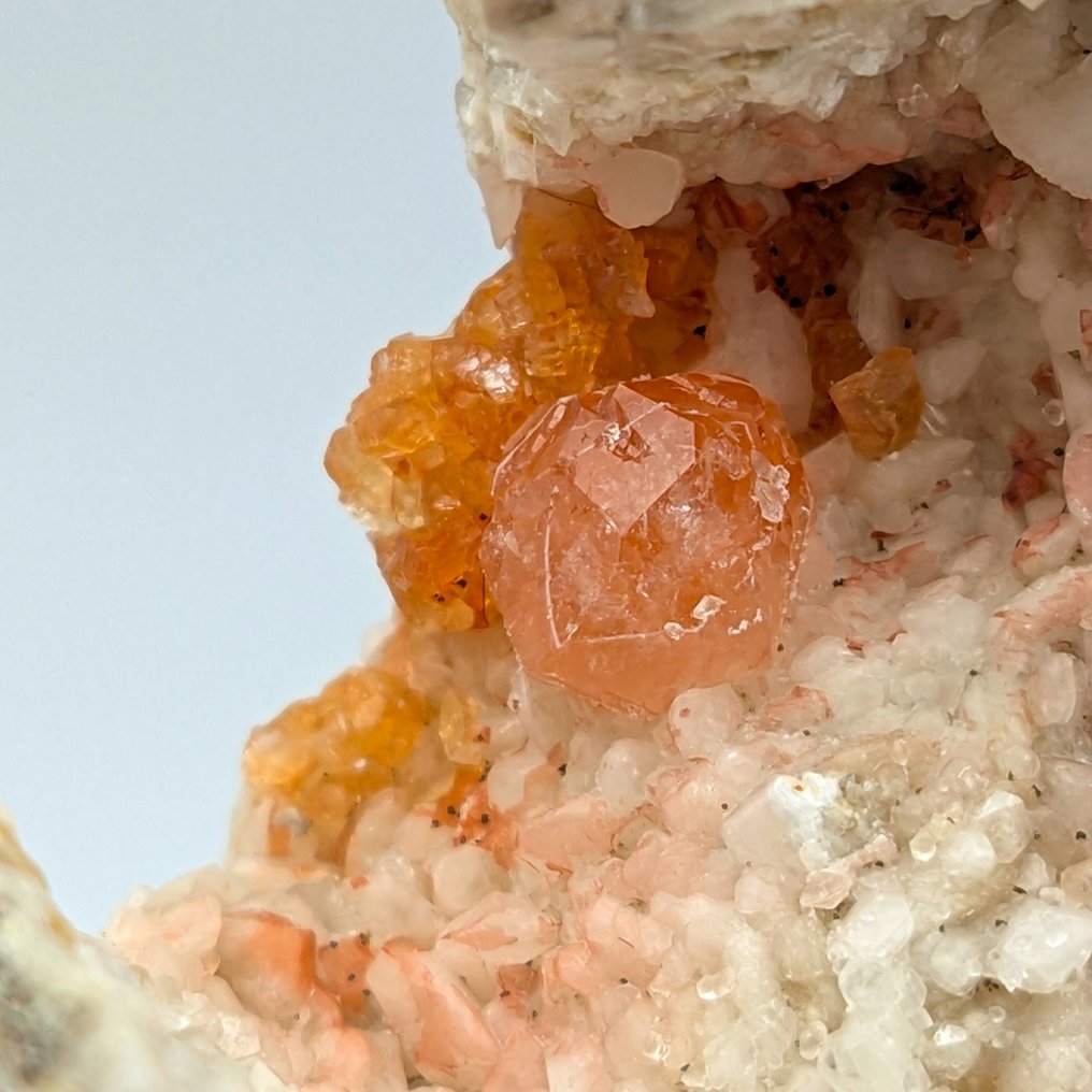 萨丁岛的红色和白色晶簇水晶簇 晶球 - 高度: 88 mm - 宽度: 53 mm- 197 g #1.0