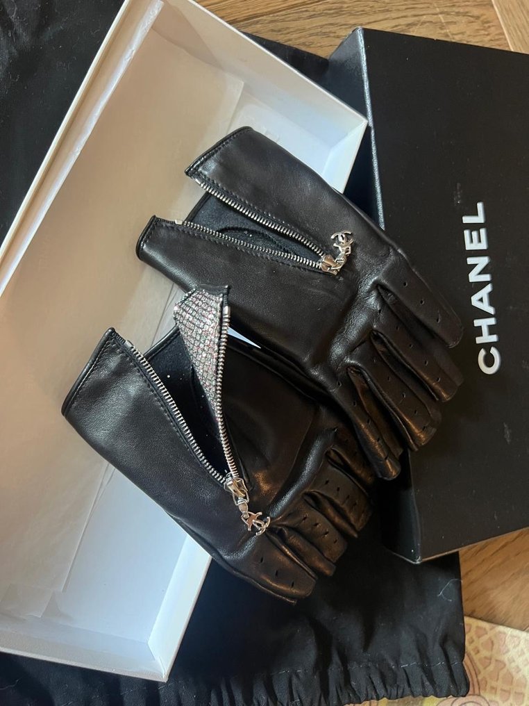 Chanel - Gloves #2.1
