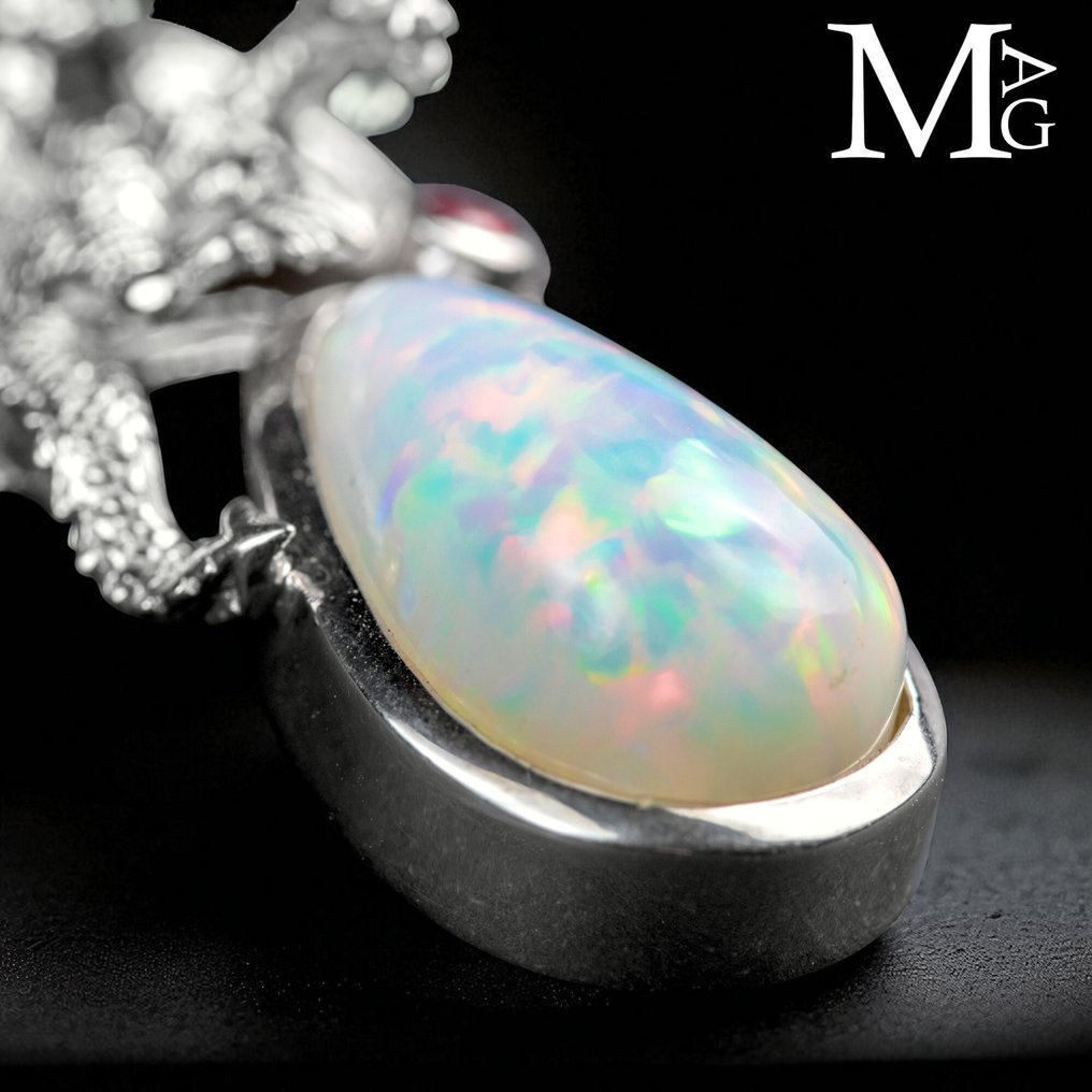 Ασημέννο μενταγιόν Δράκου με Αιθιοπικό Οπαλ και Βουργουνδικό Ρουμπί. - Ύψος: 45.5 mm - Πλάτος: 15.5 mm- 48 g #4.3