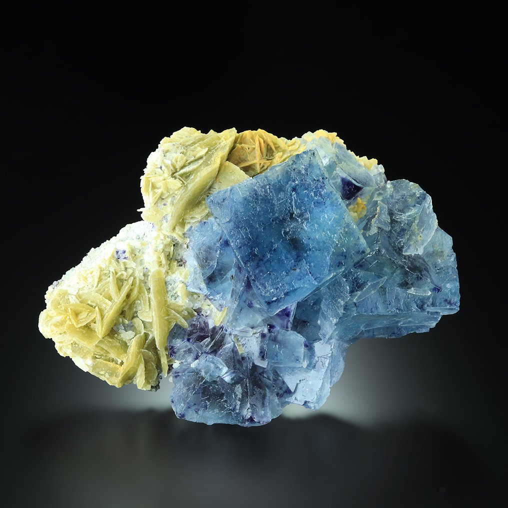 239g High Quality Phantom FLUORITE with QUARTZ & SIDERITE from Yindu, China Specimen - Height: 10.5 cm - Width: 8 cm- 239 g #1.0