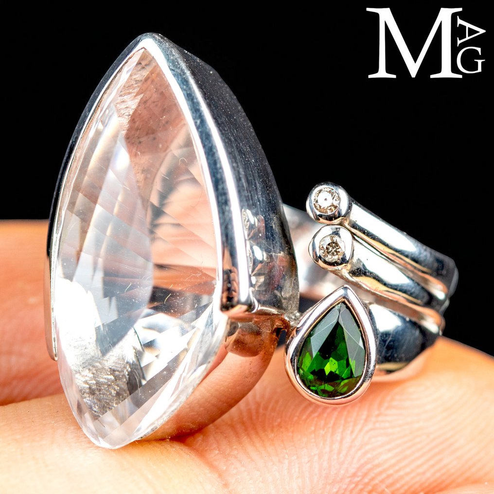 Ασημένιο δαχτυλίδι με διαφανές χαλαζία, Tsavorite και διαμάντια. - Ύψος: 30 mm - Πλάτος: 25 mm- 14 g #1.0