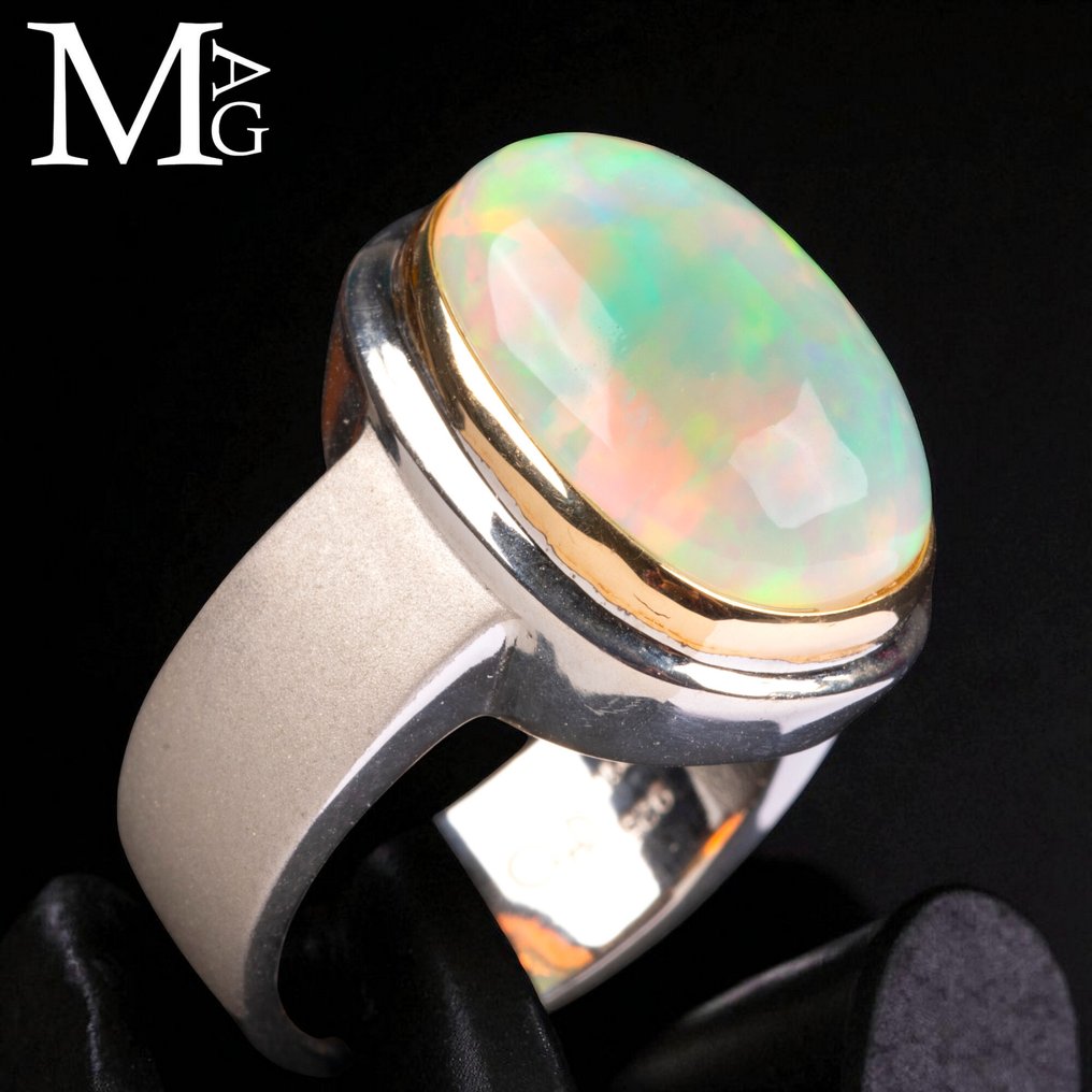 Ethereal Fire Elegant Ring Collection Gold and silver ring with Ethiopian opal and diamond. - Height: 31 mm - Width: 23 mm- 15 g #4.3