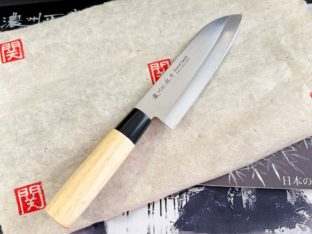 Satake SWORD SMITH - 厨刀 - Santoku - 钢 - 日本 - 锻造的日本SANTOKU #1.0