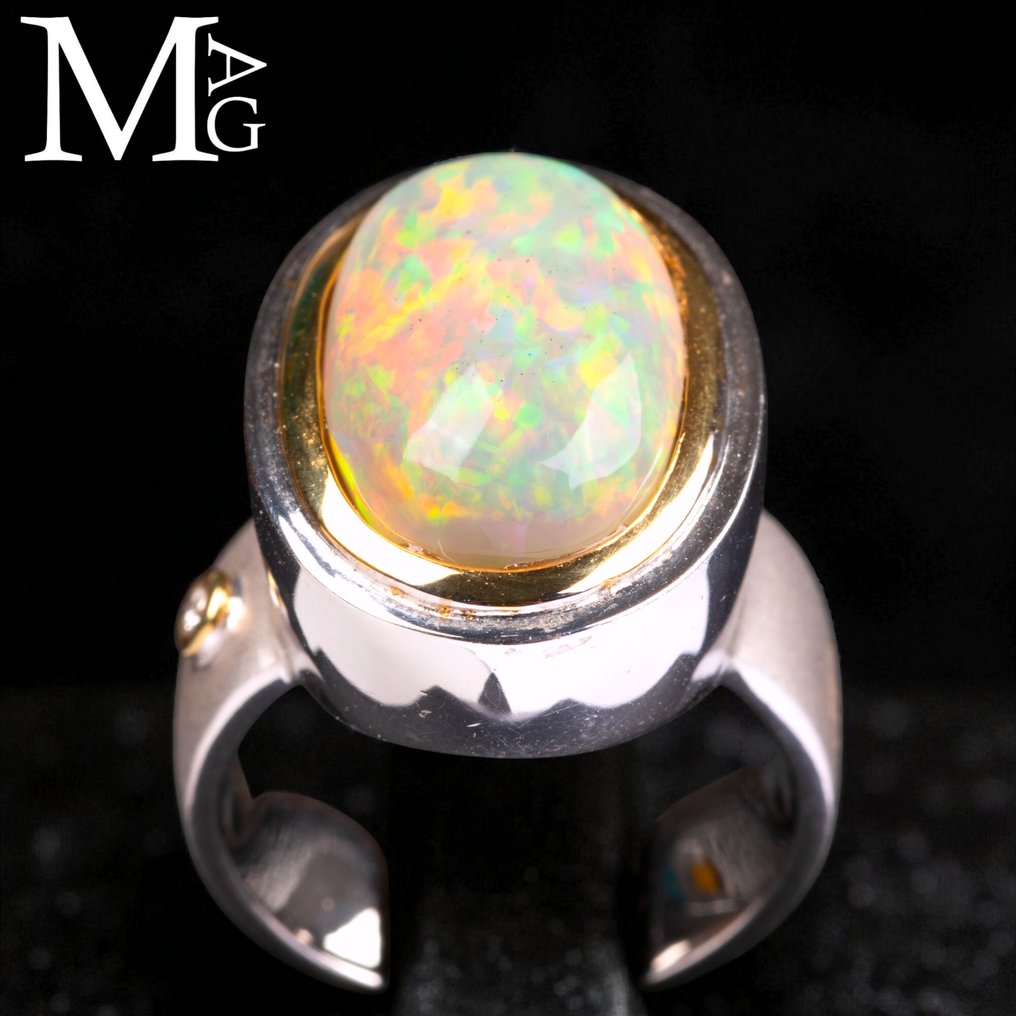 空灵之火 优雅戒指系列 银戒指，镶有埃塞俄比亚欧泊和钻石。 - 高度: 29 mm - 闊度: 21 mm- 15 g #3.2