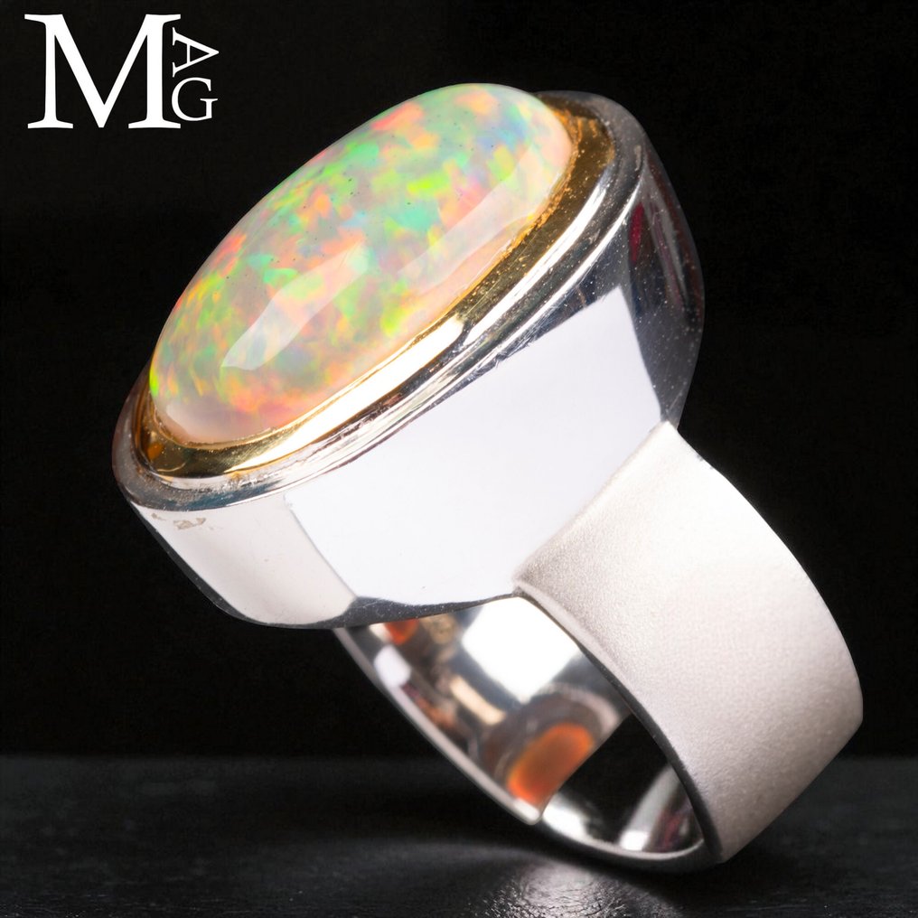 空灵之火 优雅戒指系列 银戒指，镶有埃塞俄比亚欧泊和钻石。 - 高度: 29 mm - 闊度: 21 mm- 15 g #4.3